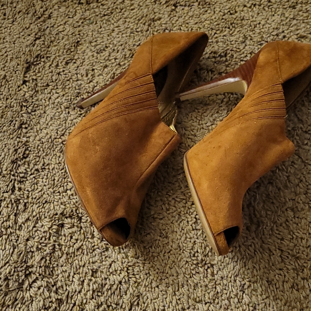 Shoes - Picture 2 of 2